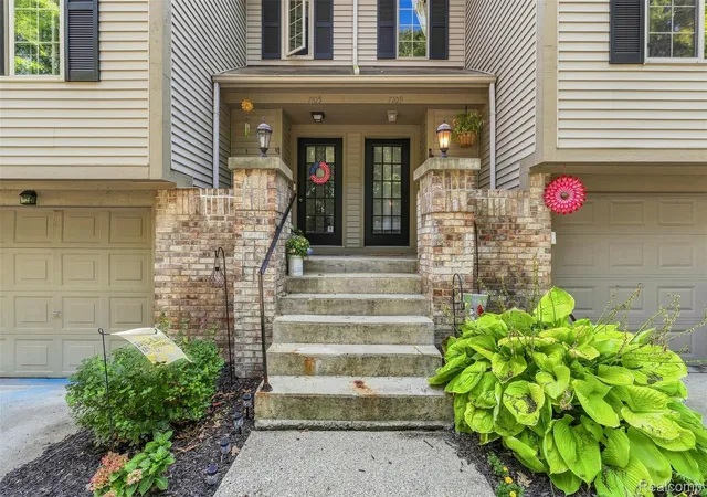 Photo 2 of Condo for sale at 7109 Colonial Oaks Dr, Waterford, MI 48327 | MLS# 20261071346 | Listing updated on 2026-09-14