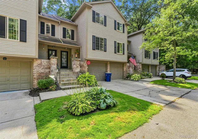 Photo 2 of Condo for sale at 7109 Colonial Oaks Dr, Waterford, MI 48327 | MLS# 20261071346 | Listing updated on 2026-09-14