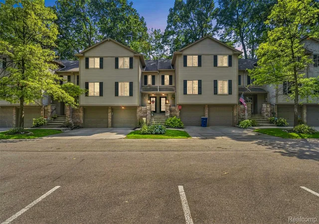 Photo 3 of Condo for sale at 7109 Colonial Oaks Dr, Waterford, MI 48327 | MLS# 20261071346 | Listing updated on 2026-09-14