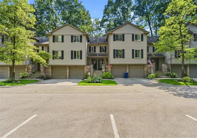Photo 4 of Condo for sale at 7109 Colonial Oaks Dr, Waterford, MI 48327 | MLS# 20261071346 | Listing updated on 2026-09-14