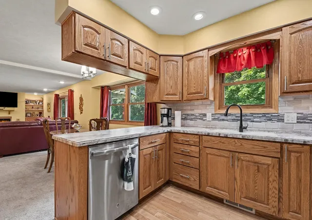 Photo 4 of Single family home for sale at 6933 Pine Edge Dr SE, Alto, MI 49302 | MLS# 65026047108 | Listing updated on 2026-09-11