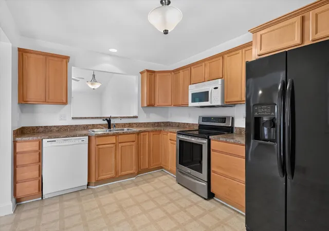 Photo 3 of Condo for sale at 35251 Silver Maple Dr, Clinton Township, MI 48035 | MLS# 81026047115 | Listing updated on 2026-09-04