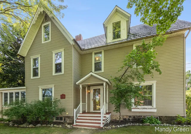 Single family home for sale at 118 S 2nd Street, Carson City, MI 48811 | MLS# 65026047110