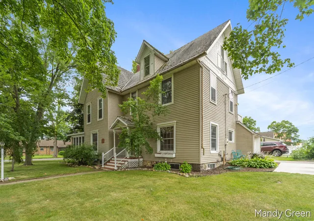 Photo 2 of Single family home for sale at 118 S 2nd Street, Carson City, MI 48811 | MLS# 65026047110 | Listing updated on 2026-10-05