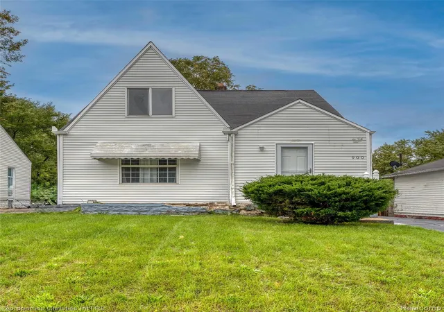 Photo 1 of Sale Pending at 900 Stanley Ave, Pontiac, MI 48340 | MLS# 20261071358 | Listing updated on 2026-10-17