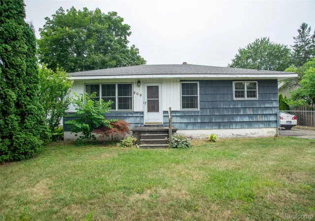 Photo 2 of Single family home for sale at 206 Coleman Dr, Waterford, MI 48328 | MLS# 20261071361 | Listing updated on 2026-09-06