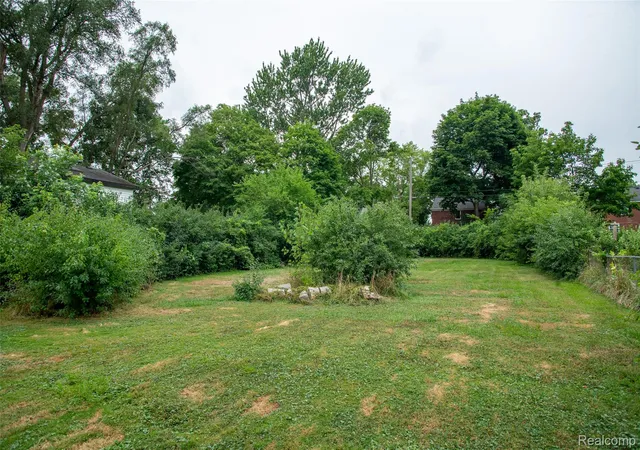 Photo 23 of Single family home for sale at 206 Coleman Dr, Waterford, MI 48328 | MLS# 20261071361 | Listing updated on 2026-09-06