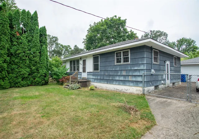 Photo 3 of Single family home for sale at 206 Coleman Dr, Waterford, MI 48328 | MLS# 20261071361 | Listing updated on 2026-09-06