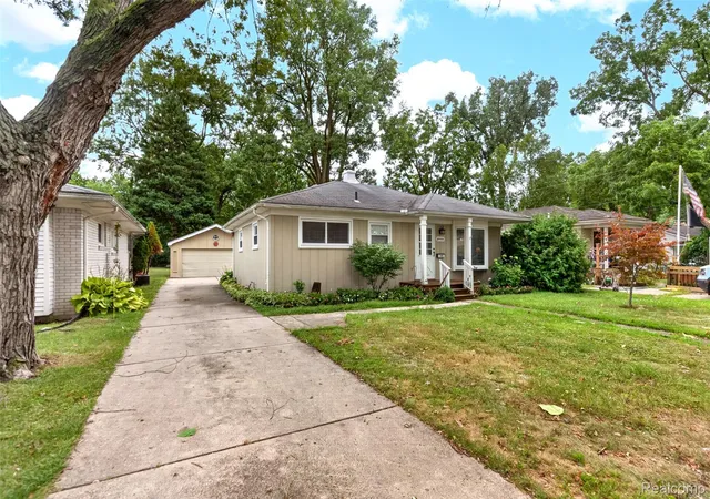 Photo 2 of Single family home for sale at 18908 Maplewood St, Livonia, MI 48152 | MLS# 20261071363 | Listing updated on 2026-09-09