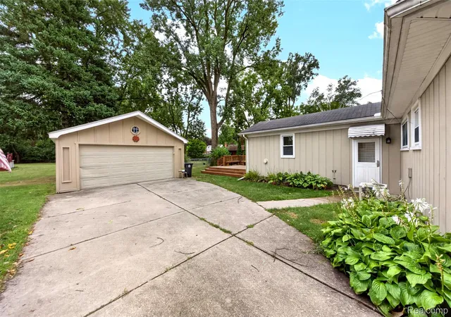 Photo 3 of Single family home for sale at 18908 Maplewood St, Livonia, MI 48152 | MLS# 20261071363 | Listing updated on 2026-09-21