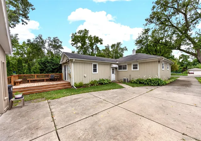 Photo 4 of Single family home for sale at 18908 Maplewood St, Livonia, MI 48152 | MLS# 20261071363 | Listing updated on 2026-09-21