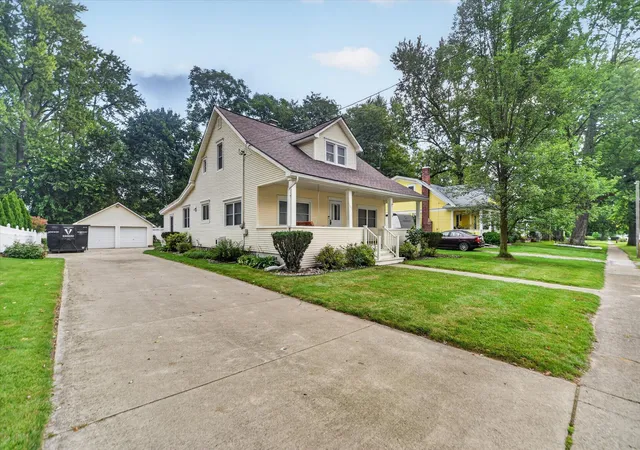 Photo 1 of Single family home for sale at 320 W Elizabeth St, Stockbridge, MI 49285 | MLS# 55026047124 | Listing updated on 2026-09-07