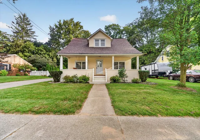 Photo 2 of Single family home for sale at 320 W Elizabeth St, Stockbridge, MI 49285 | MLS# 55026047124 | Listing updated on 2026-09-07