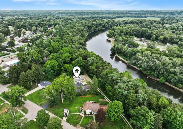 Photo 2 of Single family home for sale at 410 N Bluff St, Berrien Springs, MI 49103 | MLS# 69026047134 | Listing updated on 2026-10-05