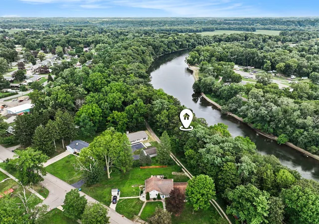 Photo 3 of Single family home for sale at 410 N Bluff St, Berrien Springs, MI 49103 | MLS# 69026047134 | Listing updated on 2026-10-05