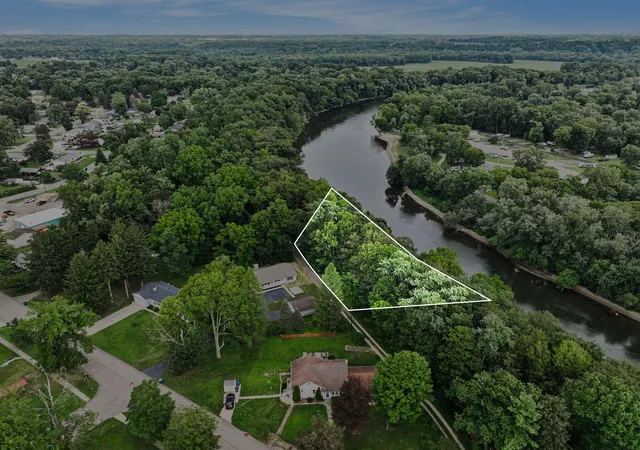 Photo 4 of Single family home for sale at 410 N Bluff St, Berrien Springs, MI 49103 | MLS# 69026047134 | Listing updated on 2026-10-05