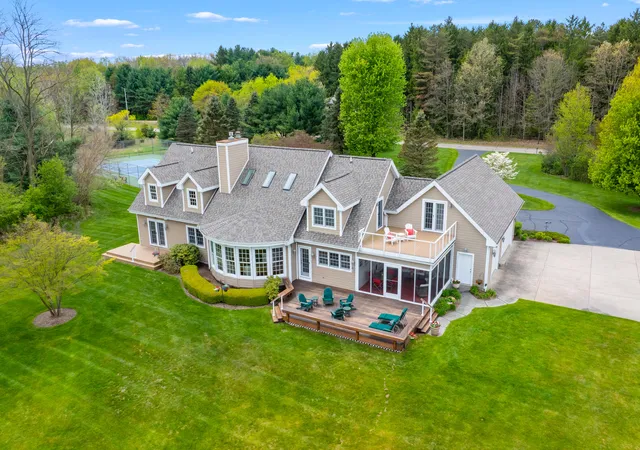 Photo 2 of Mansion for sale at 449 S Skyview Dr, Kalamazoo, MI 49009 | MLS# 66026047131 | Listing updated on 2026-09-17