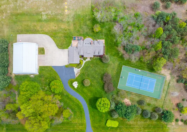 Photo 3 of Mansion for sale at 449 S Skyview Dr, Kalamazoo, MI 49009 | MLS# 66026047131 | Listing updated on 2026-09-17