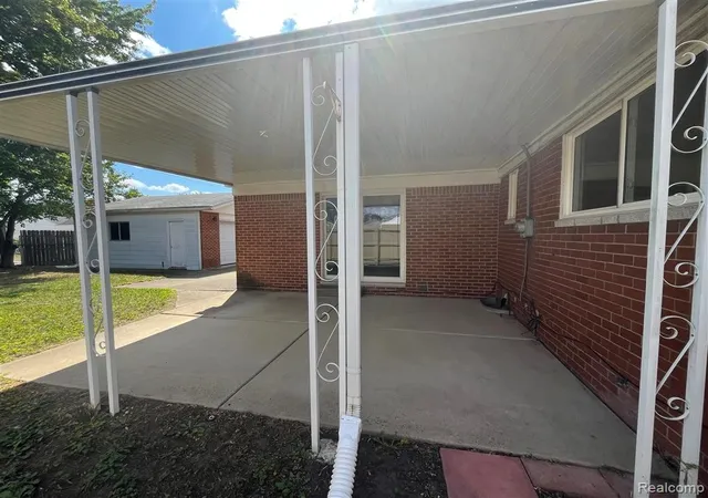 Photo 3 of Single family home for sale at 40252 Hamilton Dr, Sterling Heights, MI 48313 | MLS# 20261071393 | Listing updated on 2026-10-19