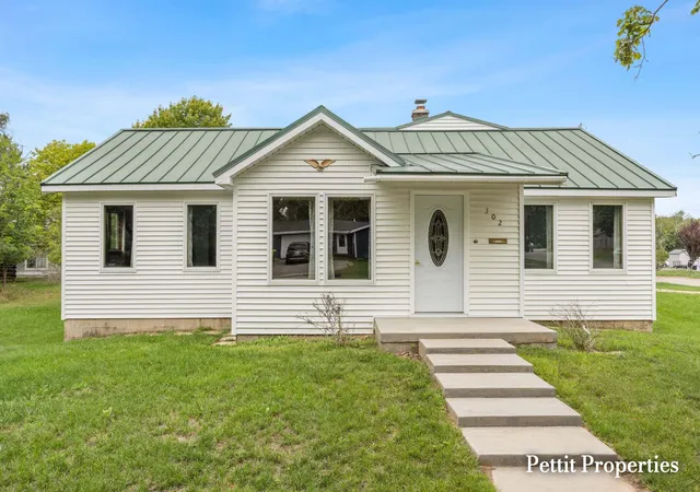 Photo 1 of Sale Pending at 302 John St, Clare, MI 48617 | MLS# 65026047140 | Listing updated on 2026-09-15