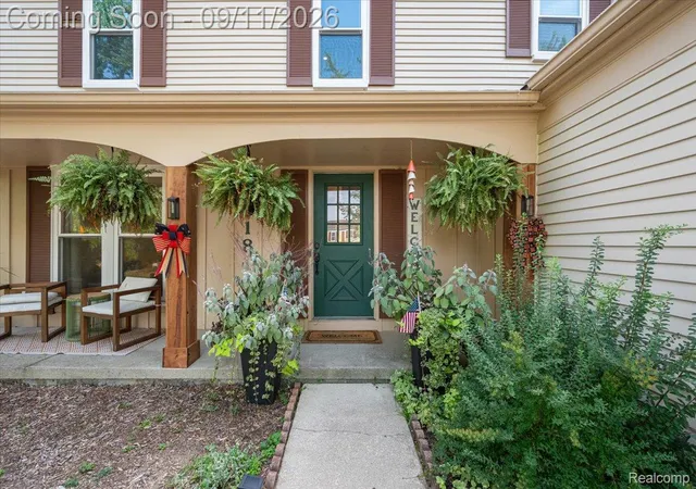 Photo 3 of Single family home for sale at 6018 Kingsfield Dr, West Bloomfield, MI 48322 | MLS# 20261071399 | Listing updated on 2026-10-08