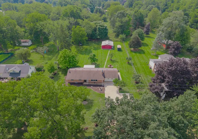 Photo 2 of Single family home for sale at 3427 W Shiawassee Ave, Fenton, MI 48430 | MLS# 81026047143 | Listing updated on 2026-09-04