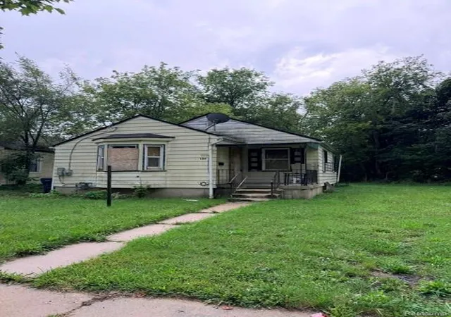 Single family home for sale at 136 E Mcclellan St, Flint, MI 48505 | MLS# 20261071407