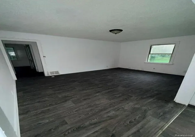 Photo 2 of Single family home for sale at 136 E Mcclellan St, Flint, MI 48505 | MLS# 20261071407 | Listing updated on 2026-09-09