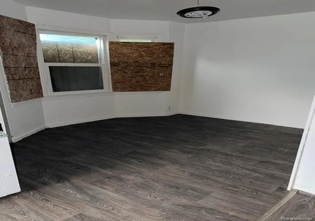 Photo 4 of Single family home for sale at 136 E Mcclellan St, Flint, MI 48505 | MLS# 20261071407 | Listing updated on 2026-09-09