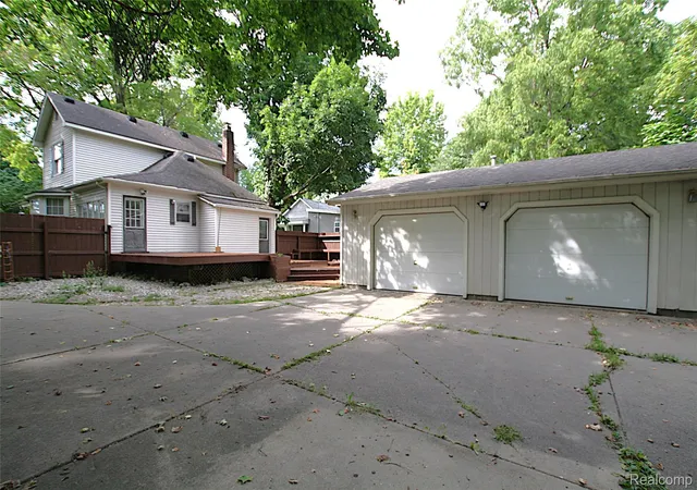 Photo 2 of Single family home for sale at 614 Hickory St, Fenton, MI 48430 | MLS# 20261071408 | Listing updated on 2026-09-14