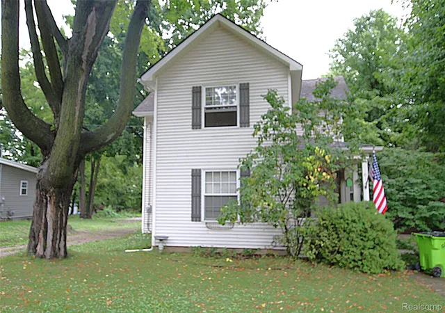 Photo 3 of Single family home for sale at 614 Hickory St, Fenton, MI 48430 | MLS# 20261071408 | Listing updated on 2026-09-14