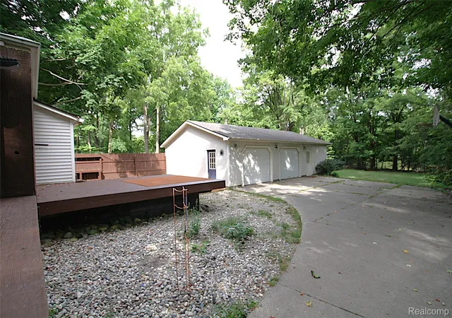 Photo 3 of Single family home for sale at 614 Hickory St, Fenton, MI 48430 | MLS# 20261071408 | Listing updated on 2026-09-14
