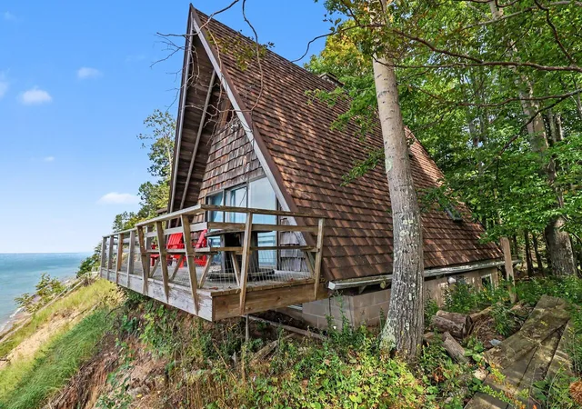Photo 3 of Single family home for sale at 4712 W Fox Farm Rd, Manistee, MI 49660 | MLS# 67026047145 | Listing updated on 2026-09-09