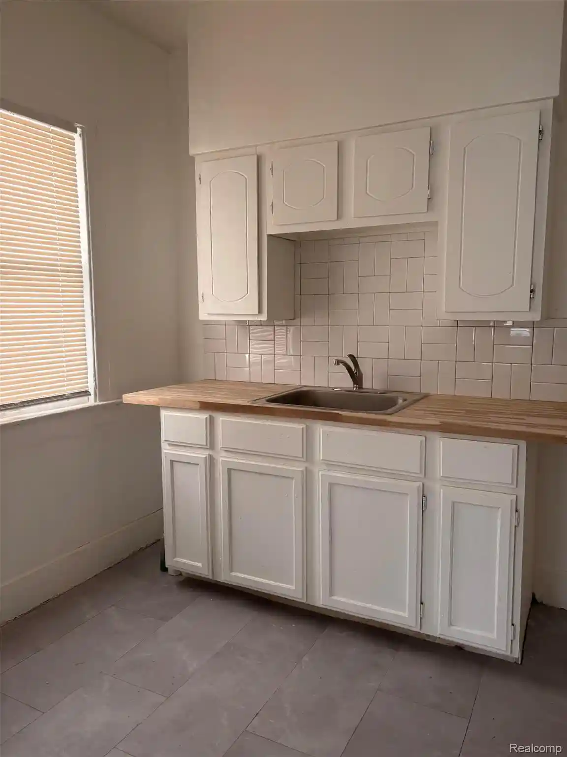 Listing Photo 10 - Condo for sale in 1626 Gladstone St located at 1626 Gladstone St, Detroit, MI 48206 - Unit 1626 Gladstone St