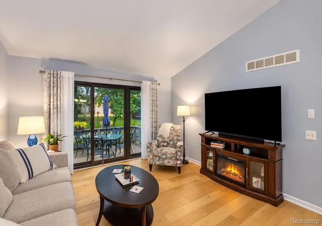 Photo 4 of Condo for sale at 20473 Longwood Dr, Clinton Township, MI 48038 | MLS# 20261071418 | Listing updated on 2026-10-16