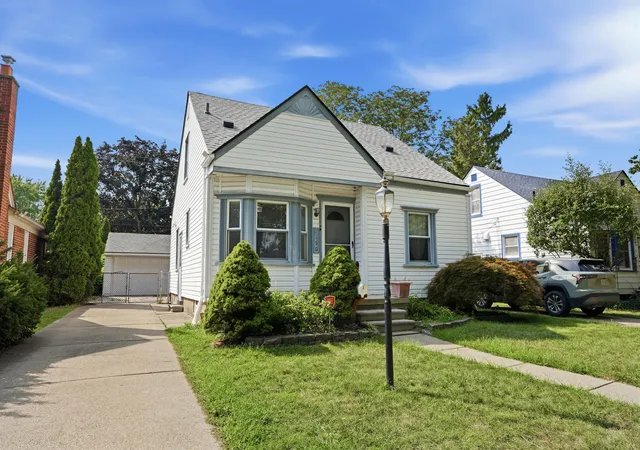 Photo 3 of Single family home for sale at 2950 Mckinley St, Dearborn, MI 48124 | MLS# 81026047154 | Listing updated on 2026-09-06