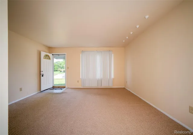 Photo 4 of Single family home for sale at 33711 Floyd St, Clinton Township, MI 48035 | MLS# 20261071427 | Listing updated on 2026-09-22