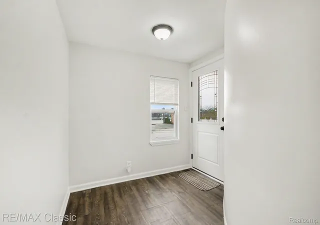 Photo 3 of Single family home for sale at 1990 Cass Lake Rd, Keego Harbor, MI 48320 | MLS# 20261071436 | Listing updated on 2026-09-16