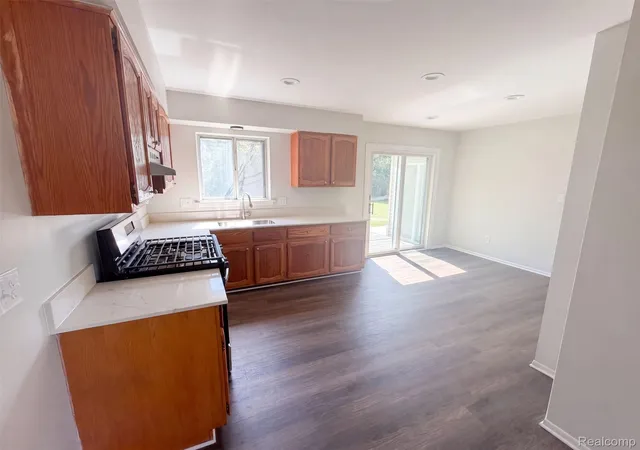 Photo 2 of Single family home for sale at 467 Paragon Dr, Troy, MI 48098 | MLS# 20261071445 | Listing updated on 2026-09-12