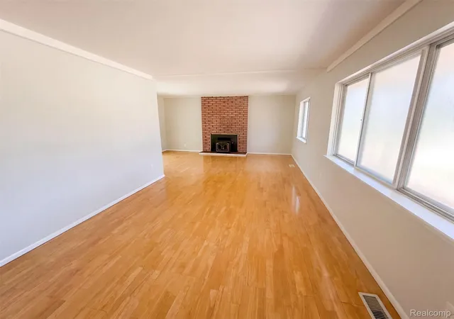 Photo 2 of Single family home for sale at 467 Paragon Dr, Troy, MI 48098 | MLS# 20261071445 | Listing updated on 2026-09-12