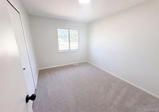 Photo 3 of Single family home for sale at 467 Paragon Dr, Troy, MI 48098 | MLS# 20261071445 | Listing updated on 2026-09-12