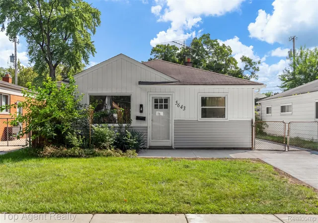Photo 1 of Single family home for sale at 5643 Clippert St, Dearborn Heights, MI 48125 | MLS# 20261071447 | Listing updated on 2026-09-16