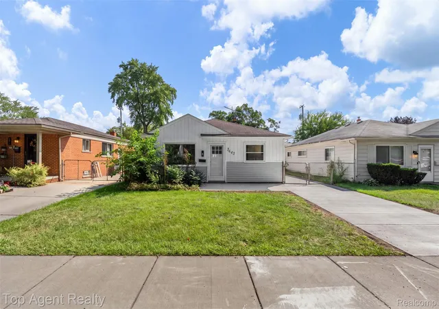 Photo 2 of Single family home for sale at 5643 Clippert St, Dearborn Heights, MI 48125 | MLS# 20261071447 | Listing updated on 2026-09-16