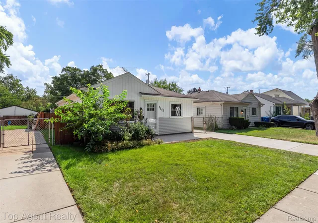 Photo 3 of Single family home for sale at 5643 Clippert St, Dearborn Heights, MI 48125 | MLS# 20261071447 | Listing updated on 2026-10-16