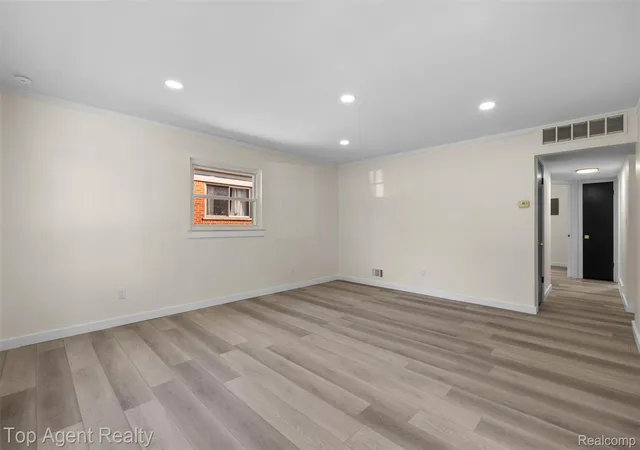Photo 4 of Single family home for sale at 5643 Clippert St, Dearborn Heights, MI 48125 | MLS# 20261071447 | Listing updated on 2026-10-16
