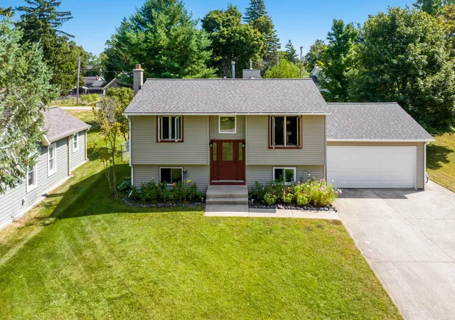 Photo 1 of Sale Pending at 613 Spruce St, Elk Rapids, MI 49629 | MLS# 78080073238 | Listing updated on 2026-10-07