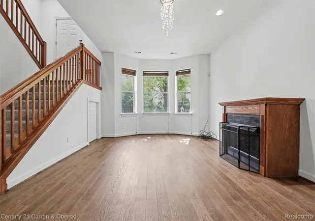 Listing Photo 4 - Condo for sale in building located at 108 Adelaide St, Detroit, MI 48201