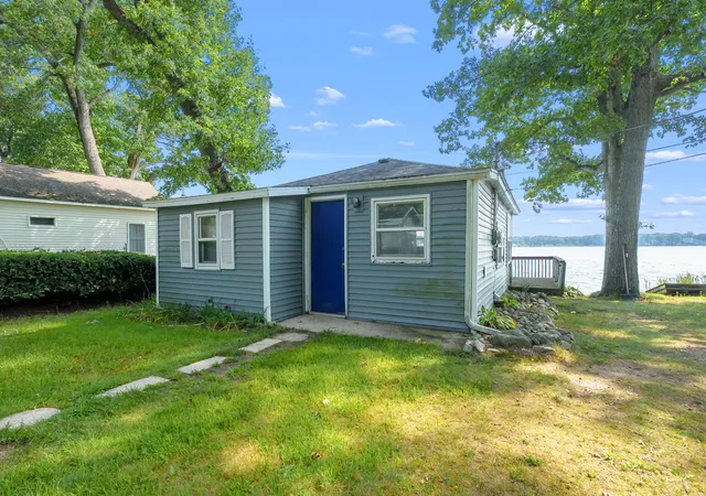 Photo 3 of Single family home for sale at 1078 N Eagle Lake Dr, Kalamazoo, MI 49009 | MLS# 66026047188 | Listing updated on 2026-09-09
