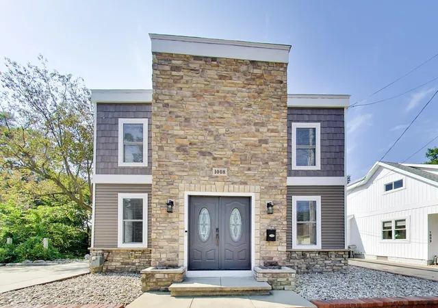 Photo 3 of Single family home for sale at 1008 Lake Blvd, Saint Joseph, MI 49085 | MLS# 69026047190 | Listing updated on 2026-09-14