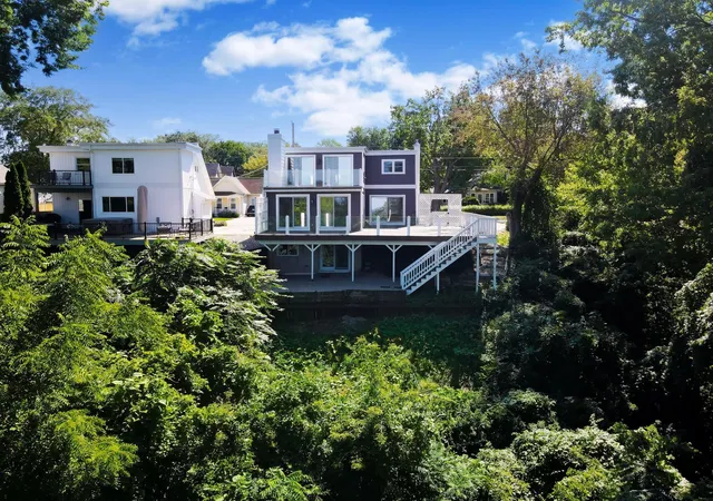 Photo 2 of Single family home for sale at 1008 Lake Blvd, Saint Joseph, MI 49085 | MLS# 69026047190 | Listing updated on 2026-09-14